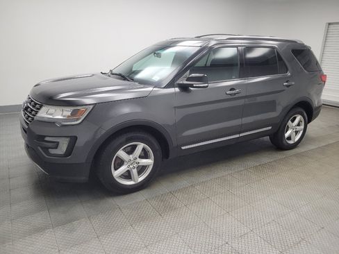 Used 2017 Ford Explorer XLT w/ Equipment Group 201A AWD/4WD image 2