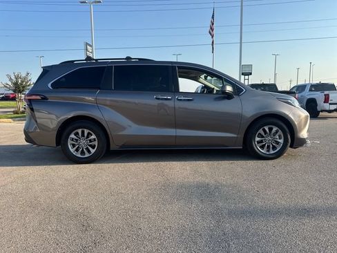 Used 2022 Toyota Sienna XLE FWD image 8