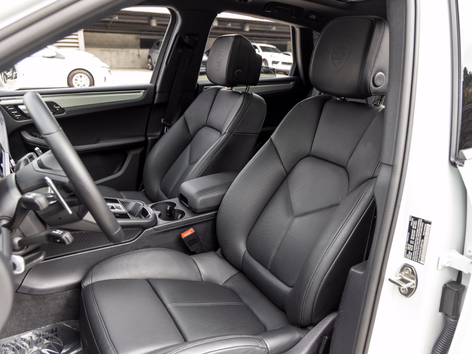 Used 2026 Porsche Macan AWD/4WD image 5