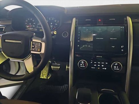 New 2025 Land Rover Discovery Dynamic SE image 20