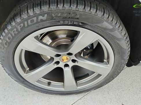 Used 2024 Porsche Macan AWD/4WD image 57