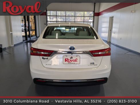 Used 2016 Toyota Avalon Limited image 3