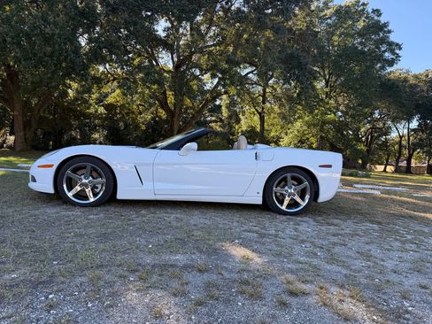 Used 2007 Chevrolet Corvette Convertible w/ Preferred Equipment Group image 2