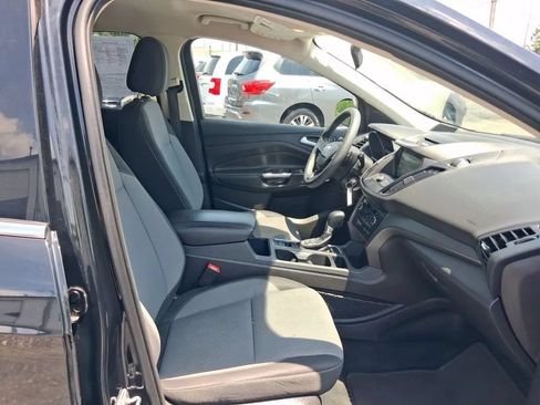 Used 2017 Ford Escape SE w/ Equipment Group 201A FWD image 28