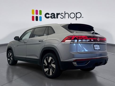 Used 2025 Volkswagen Atlas Cross Sport SE image 3
