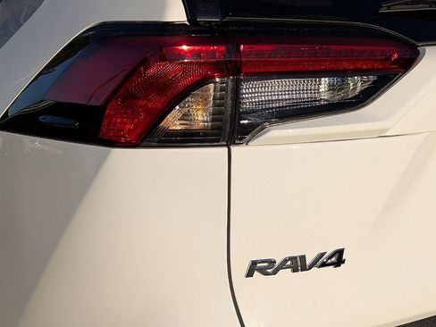 Used 2022 Toyota RAV4 XLE image 11