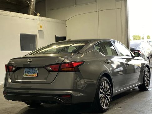 Used 2024 Nissan Altima 2.5 SV FWD image 4