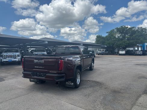 Used 2024 GMC Sierra 3500 Denali Ultimate AWD/4WD image 5