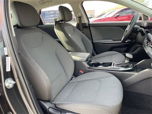 Used 2025 Kia K4 LXS image 25