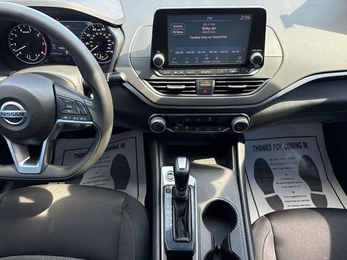 Used 2020 Nissan Altima 2.5 S FWD image 39