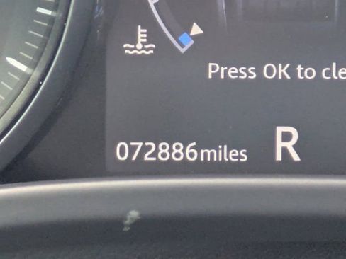 Used 2018 Jaguar F-PACE Premium image 22