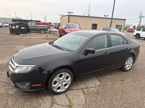 Used 2010 Ford Fusion SE FWD image 3