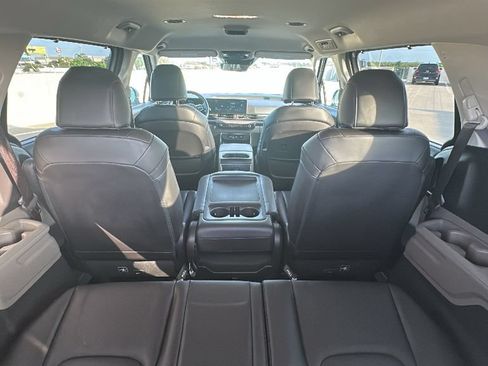 Used 2026 Kia Carnival EX FWD image 36