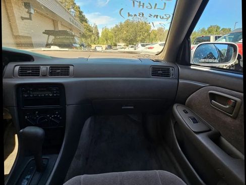 Used 1998 Toyota Camry LE image 26