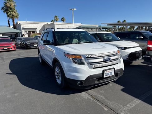 Used 2015 Ford Explorer XLT w/ Equipment Group 201B FWD image 2