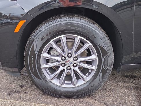 Used 2024 Buick Enclave Essence image 9