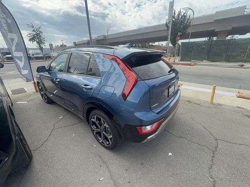 Used 2024 Kia Niro EX Touring FWD image 4