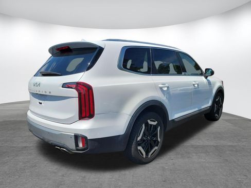 Used 2024 Kia Telluride EX w/ EX Captain's Chair Package FWD image 34