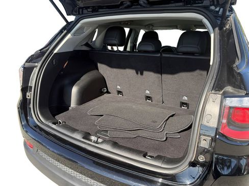 Used 2018 Jeep Compass Latitude w/ Popular Equipment Group image 10