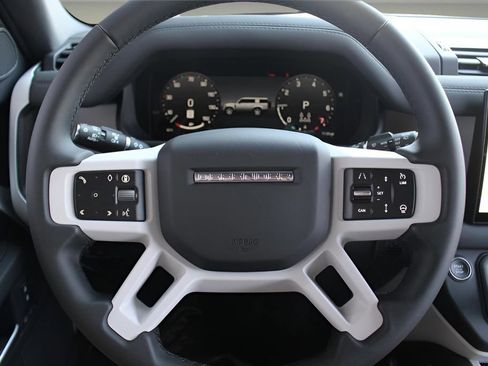 Used 2025 Land Rover Defender 130 X-Dynamic SE AWD/4WD image 20