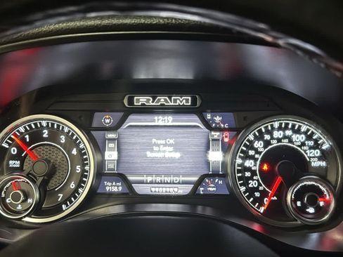 Used 2019 RAM 1500 Laramie AWD/4WD image 14