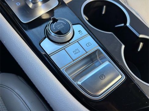 Used 2024 Genesis G70 2.5T image 23