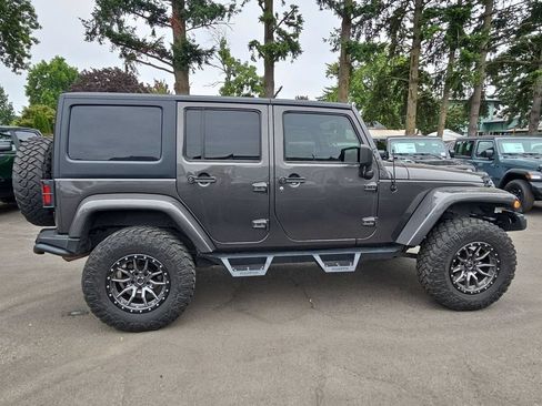 Certified 2017 Jeep Wrangler Unlimited Sahara AWD/4WD image 8