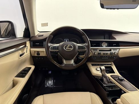 Used 2016 Lexus ES 350 w/ Premium Package w/Wood Trim FWD image 33