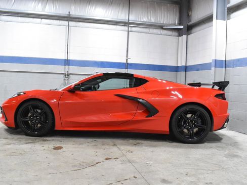 Used 2022 Chevrolet Corvette Stingray Premium Cpe w/ Body-Color Dual Roof Package image 18