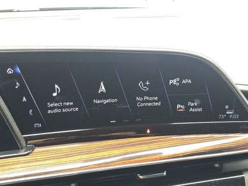 Used 2024 Cadillac Escalade Premium Luxury AWD/4WD image 32