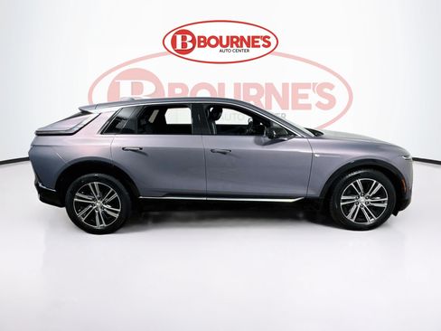 Used 2024 Cadillac Lyriq Luxury AWD/4WD image 11