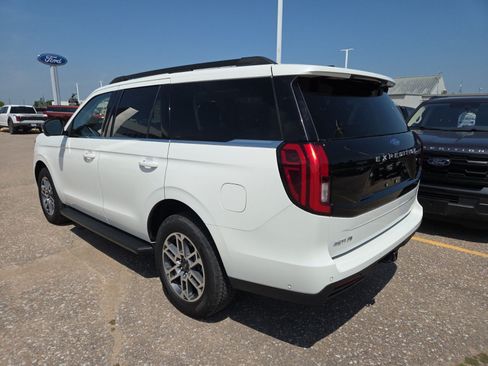 Used 2025 Ford Expedition Active AWD/4WD image 3