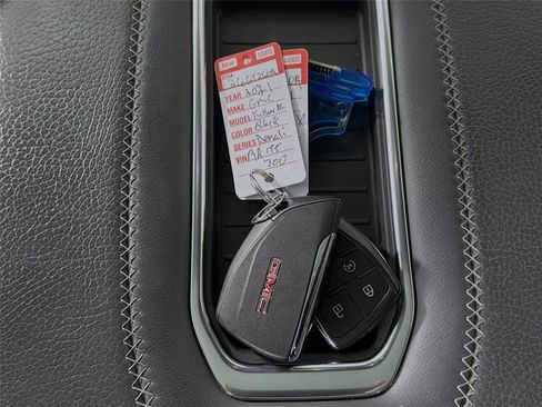 Used 2021 GMC Yukon XL Denali w/ Denali Premium Package image 36