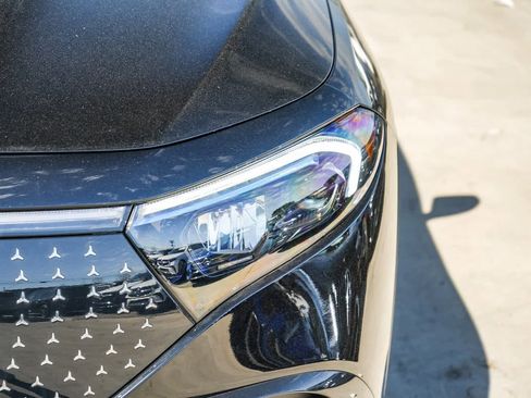 Used 2024 Mercedes-Benz EQB 300 4MATIC image 8