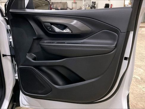 Used 2024 GMC Terrain SLT image 22