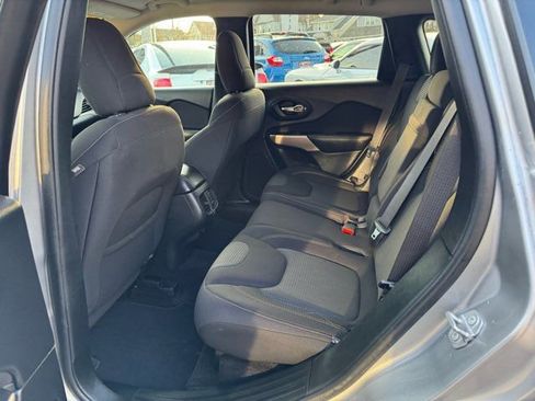 Used 2017 Jeep Cherokee Latitude w/ Comfort & Sound Group image 17
