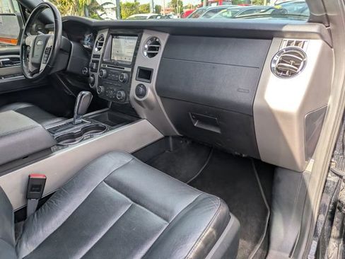 Used 2017 Ford Expedition Limited image 29