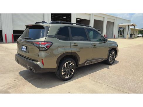 Used 2025 Subaru Forester Limited w/ Popular Package #2 AWD/4WD image 8
