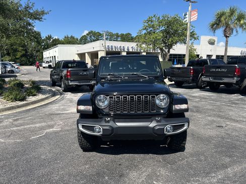 New 2025 Jeep Gladiator Sport image 2