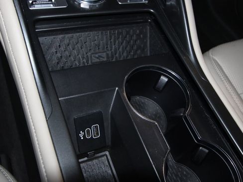 Used 2025 Lincoln Nautilus Premier image 20