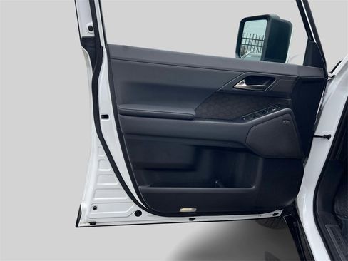 Certified 2025 Lexus GX 550 w/ Accessory Package (2T) image 16