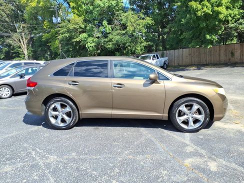 Used 2011 Toyota Venza w/ Premium Pkg #2 FWD image 2