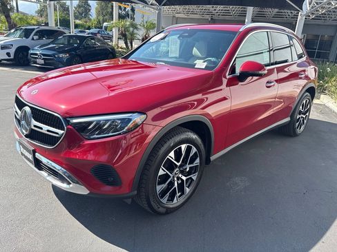 Used 2025 Mercedes-Benz GLC 350e 4MATIC image 3