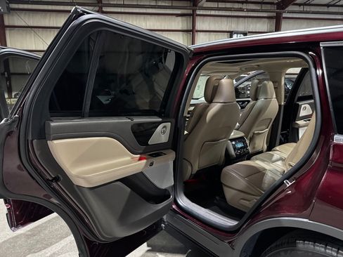Used 2020 Lincoln Aviator Reserve w/ Equipment Group 202A AWD/4WD image 15