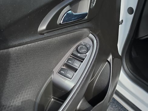 Used 2023 Chevrolet Malibu LT FWD image 18