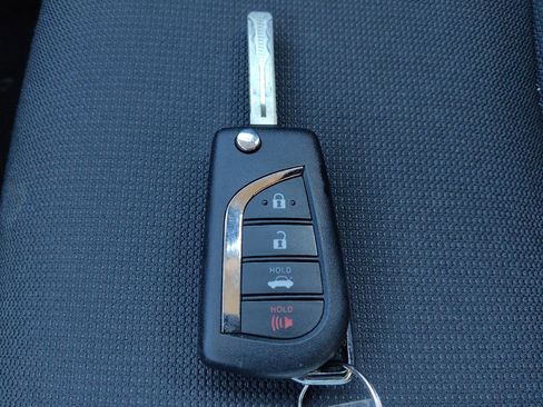 Used 2022 Toyota Corolla LE FWD image 32