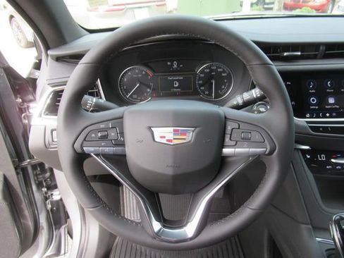 New 2025 Cadillac XT6 Luxury image 16