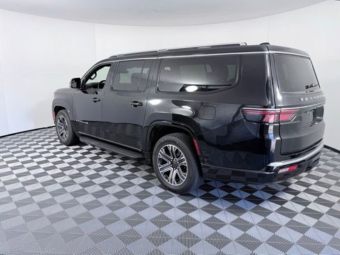 Used 2024 Jeep Wagoneer L Series II image 5