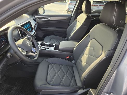 New 2026 Volkswagen Atlas Cross Sport SE FWD image 17