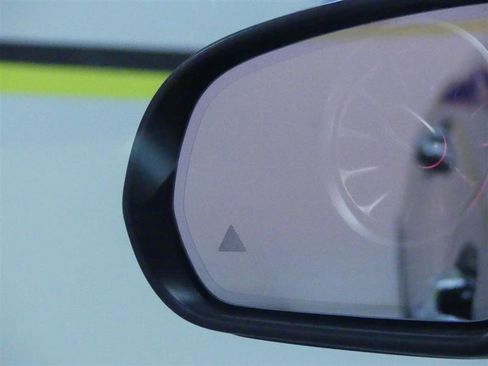 Used 2020 Mercedes-Benz GLB 250 4MATIC w/ Premium Package image 28